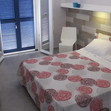 Le Thuje Oda ve Kahvaltı 3*