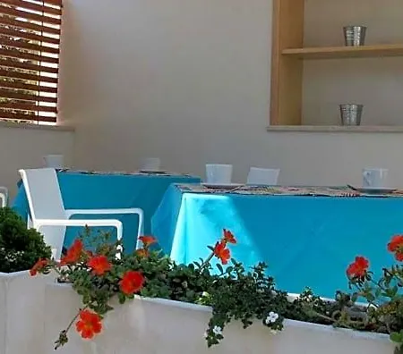 Le Thuje B&B 토레 라필로